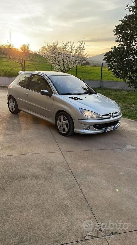 Grigio Usata 2003 Peugeot 206 | 200 € (Buon prezzo) - Immagine 1/1