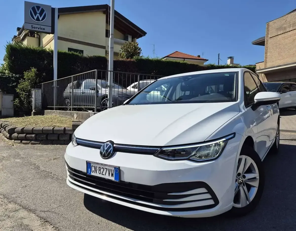 Usata VW Golf VIII Life 116 CV (85 kW) 2023 Bianco Berlina