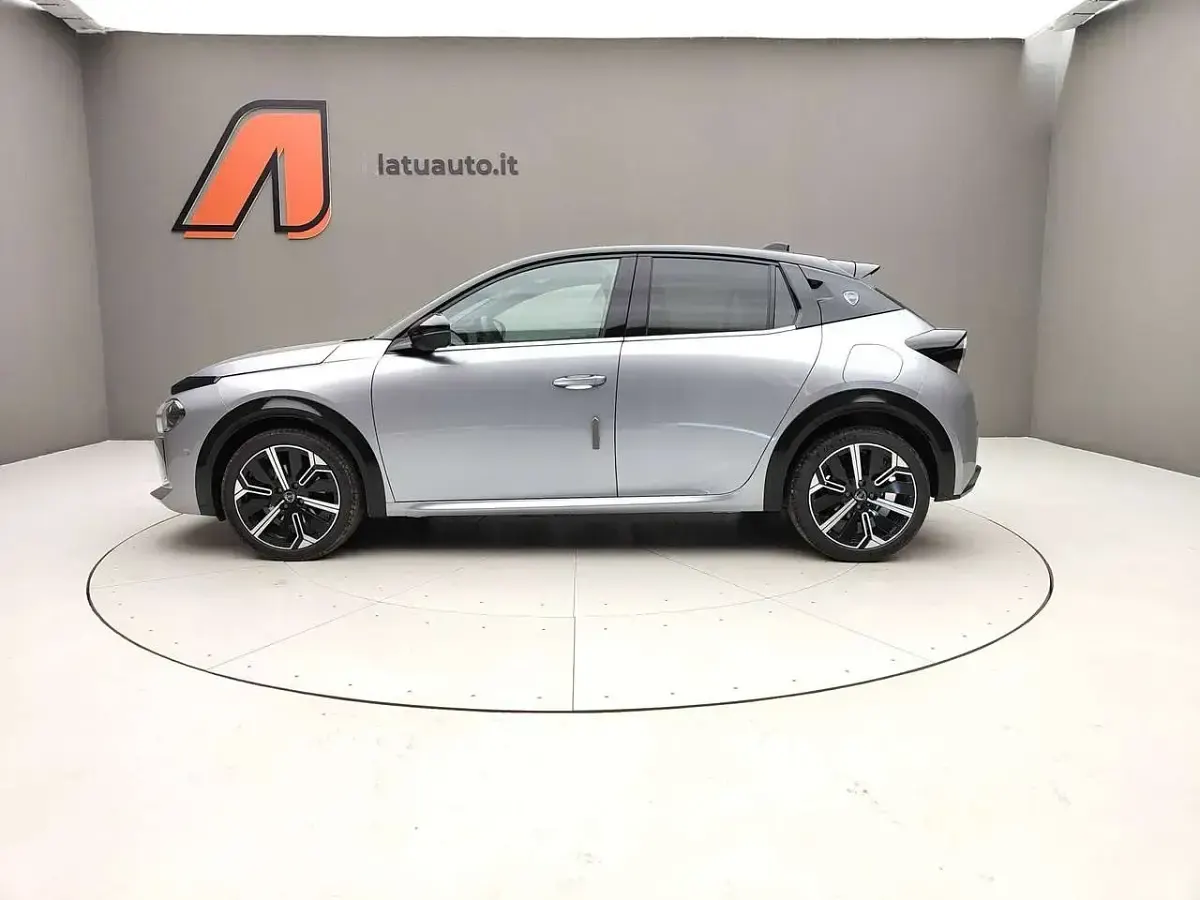 Nuova Lancia Ypsilon 101 CV (74 kW) 2026 Grigio Utilitaria