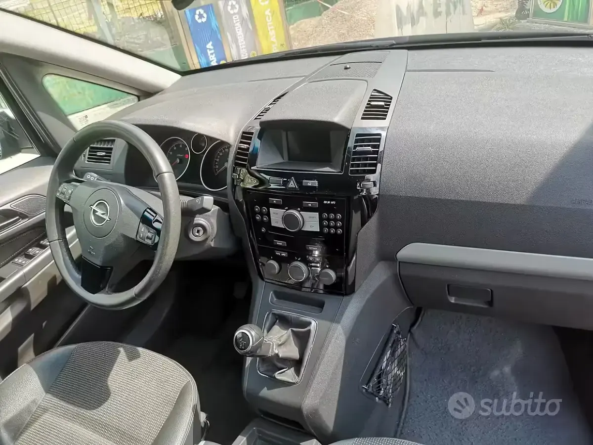 Usata Opel Zafira 140 CV (102 kW) 2009 Nero Monovolume