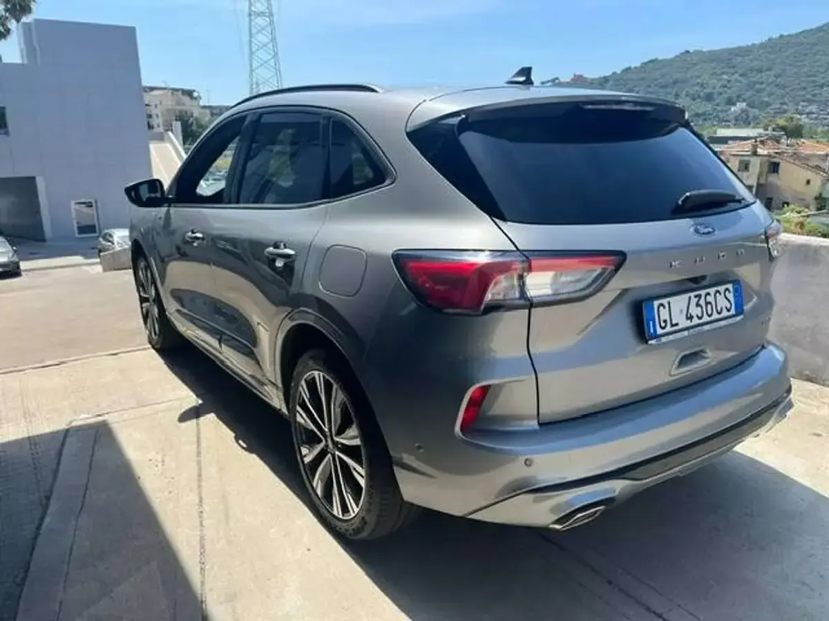 Usata Ford Kuga ST-Line 152 CV (111 kW) 2023 Argento SUV