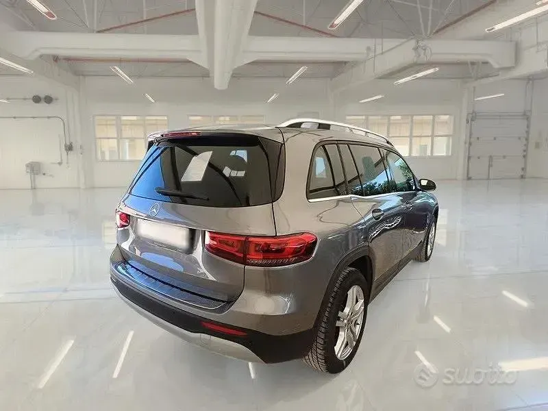 Usata Mercedes GLB200 Business 150 CV (110 kW) 2021 Grigio SUV