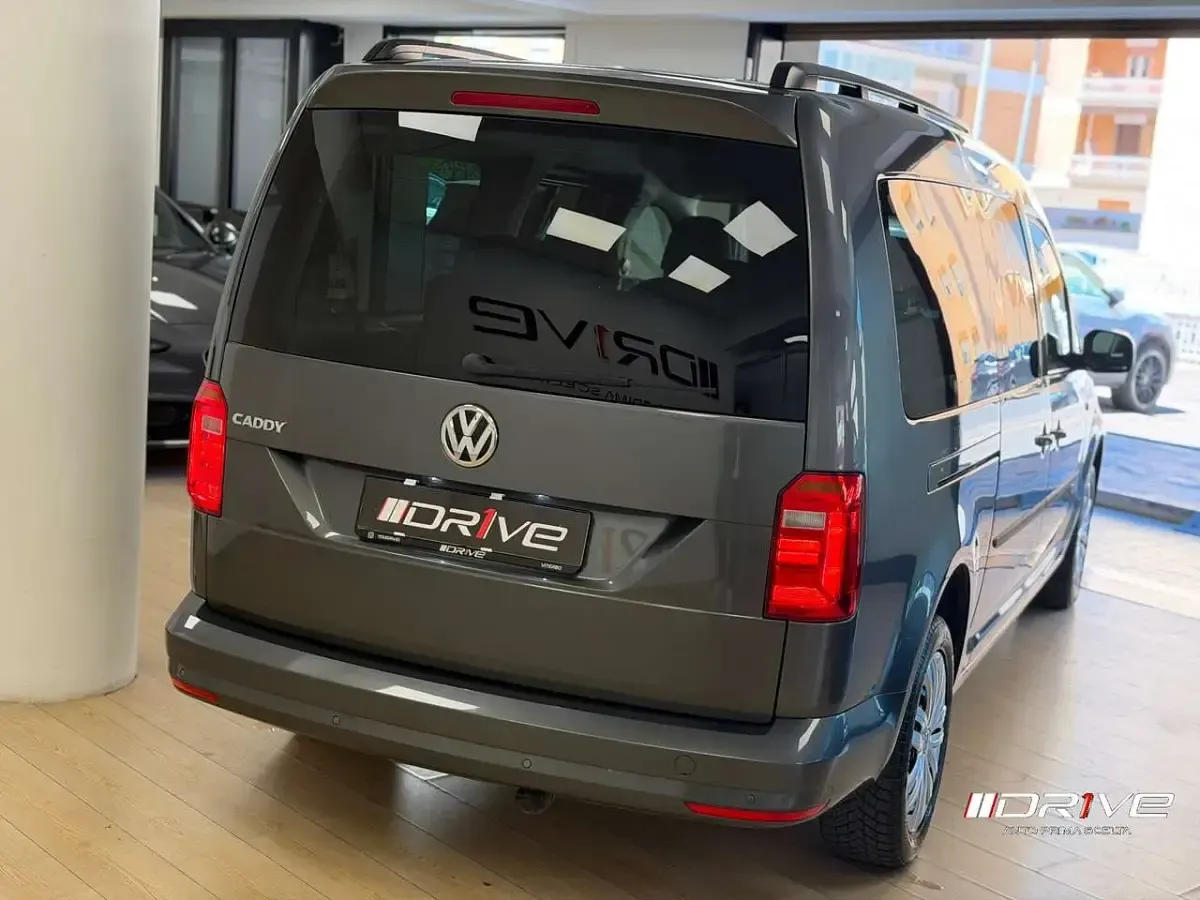 Usata VW Caddy Maxi 102 CV (75 kW) 2019 Grigio Monovolume