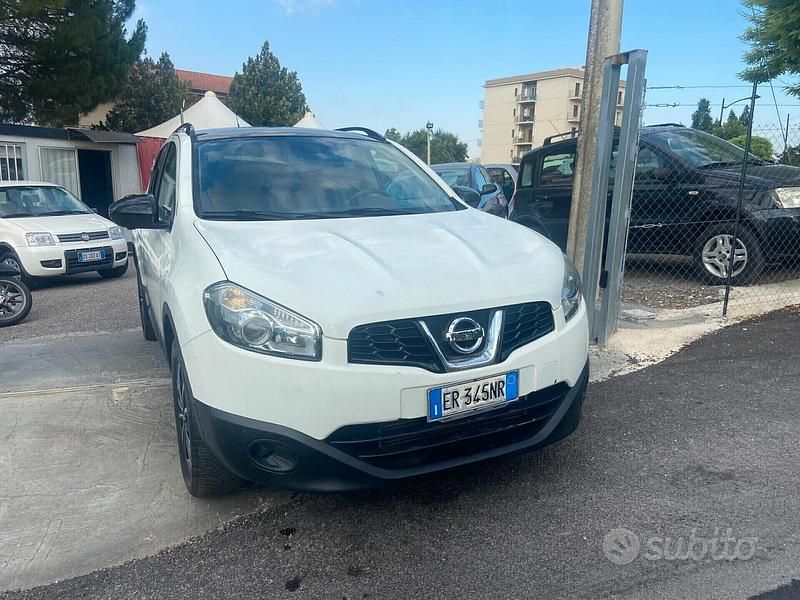 Usata Nissan Qashqai Tekna 130 CV (95 kW) 2013 Bianco SUV