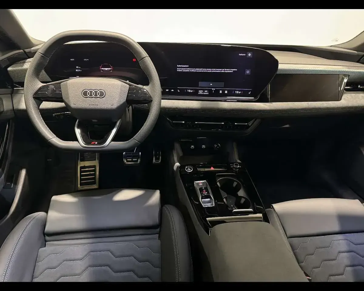 Usata Audi A6 e-tron S-Line 119 kW (163 CV) 2025 Grigio daytona perlato Coupé