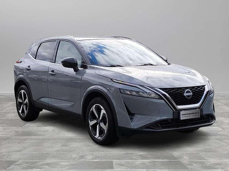 Usata Nissan Qashqai N-Connecta 140 CV (102 kW) 2022 Two tone gray + black metallic SUV