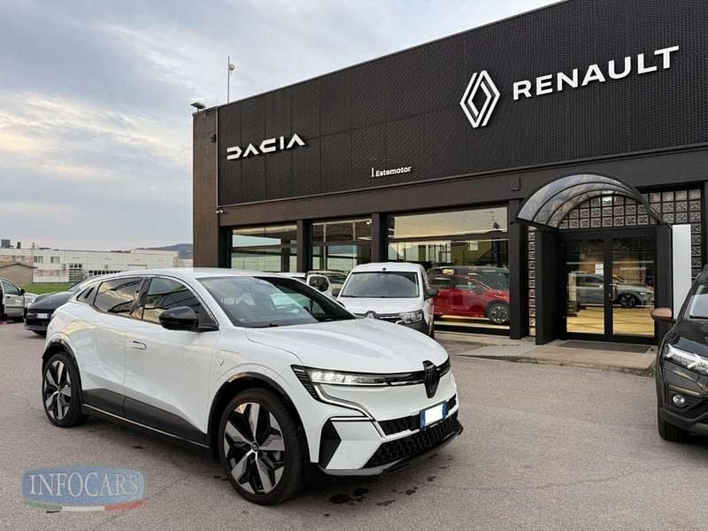 Usata Renault Megane E-Tech Komfort 161 kW (220 CV) 2023 Bianco metallizzato SUV