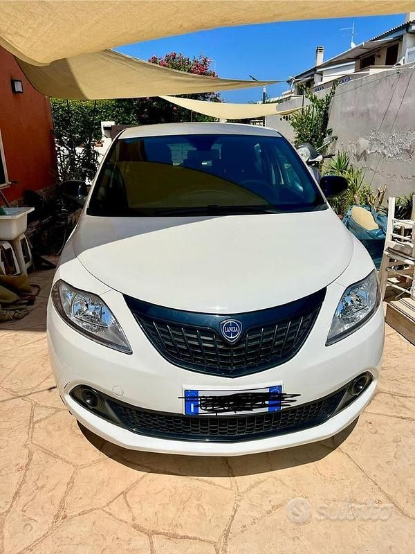 Usata Lancia Ypsilon 69 CV (50 kW) 2024 Bianco Utilitaria