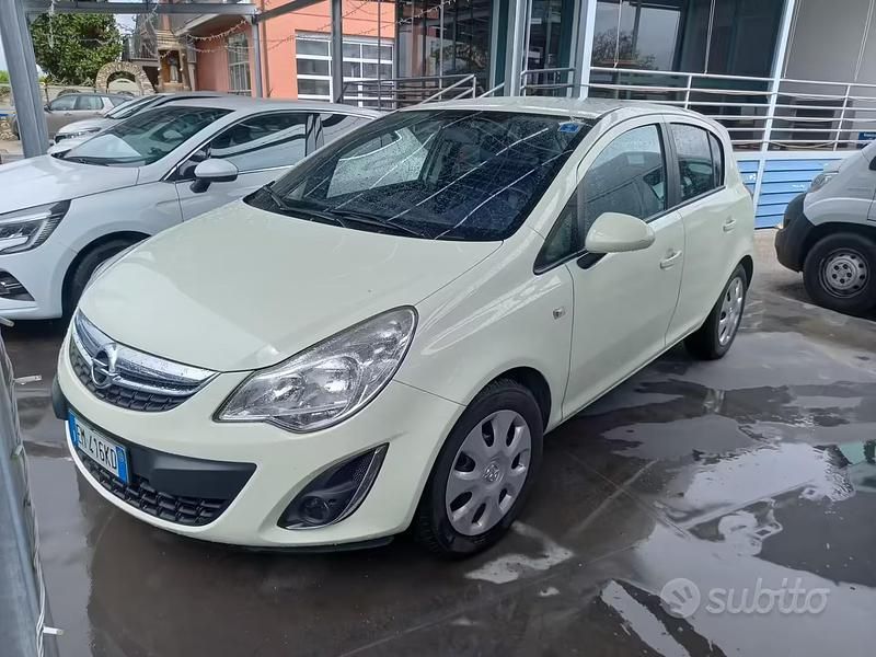 Begagnad Opel Corsa 101 HK (74 kW) 2012 Vit Halvkombi