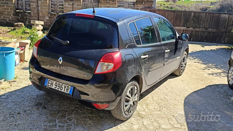Usata Renault Clio II 75 CV (55 kW) 2011 Nero Utilitaria