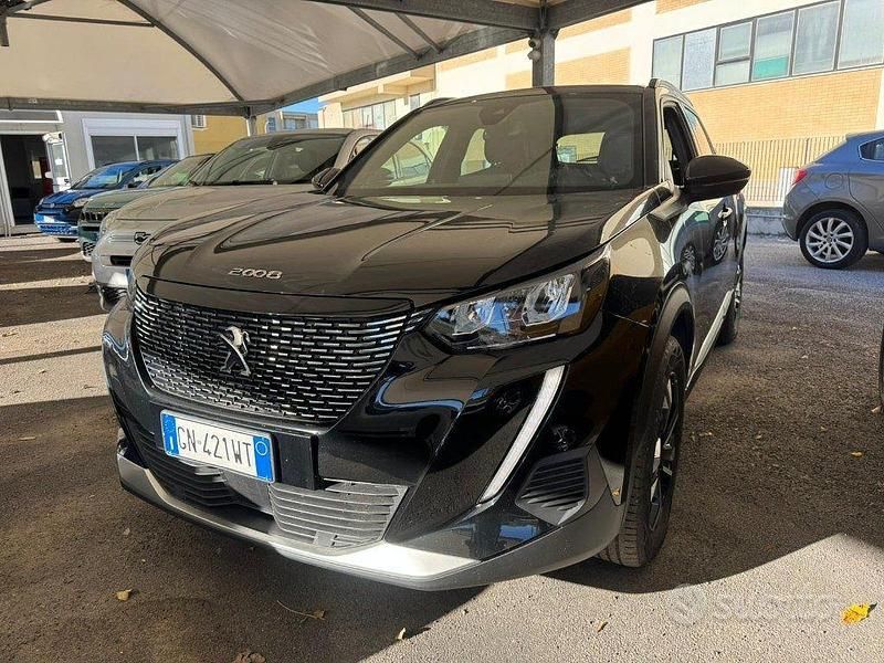 Nero Usata 2023 Peugeot 2008 Allure SUV | 16.900 € (Buon prezzo) - Immagine 1/4