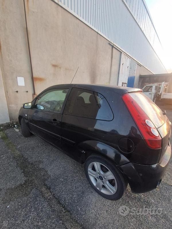 Usata Ford Fiesta 73 CV (53 kW) 2008 Nero Berlina