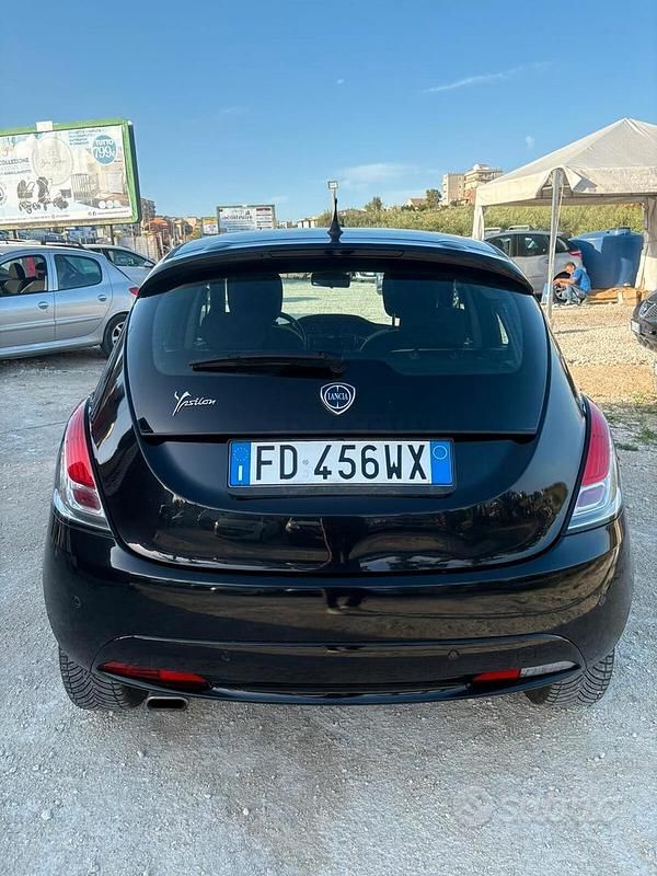 Usata Lancia Ypsilon Gold 95 CV (69 kW) 2016 Blu Utilitaria