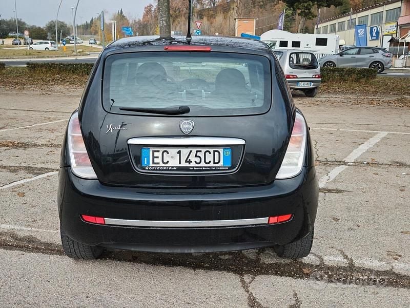 Usata Lancia Ypsilon 75 CV (55 kW) 2010 Nero Utilitaria