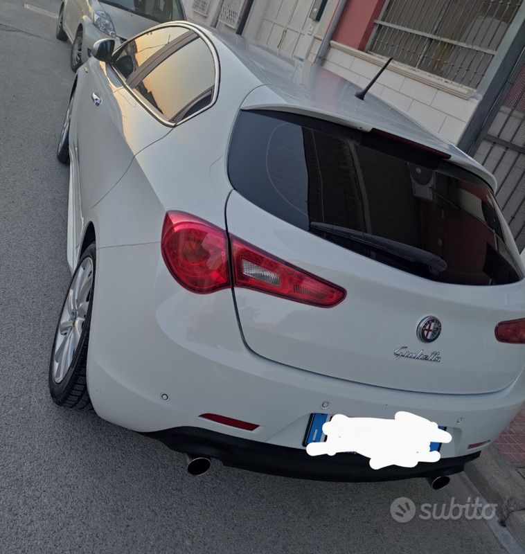 Bianco Usata 2010 Alfa Romeo Giulietta Due volumi | 7000 € (Molto cara) - Immagine 1/4