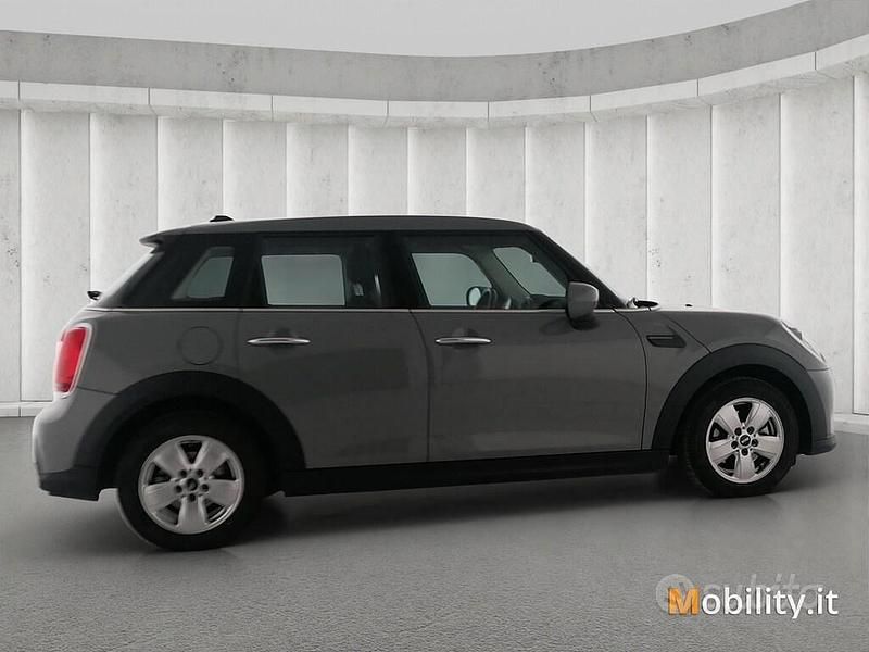 Begagnad Mini ONE Essential 75 HK (55 kW) 2022 Grå Halvkombi