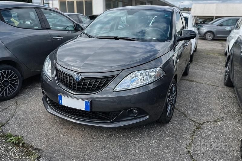 Usata Lancia Ypsilon Silver 69 CV (50 kW) 2023 Grigio Utilitaria