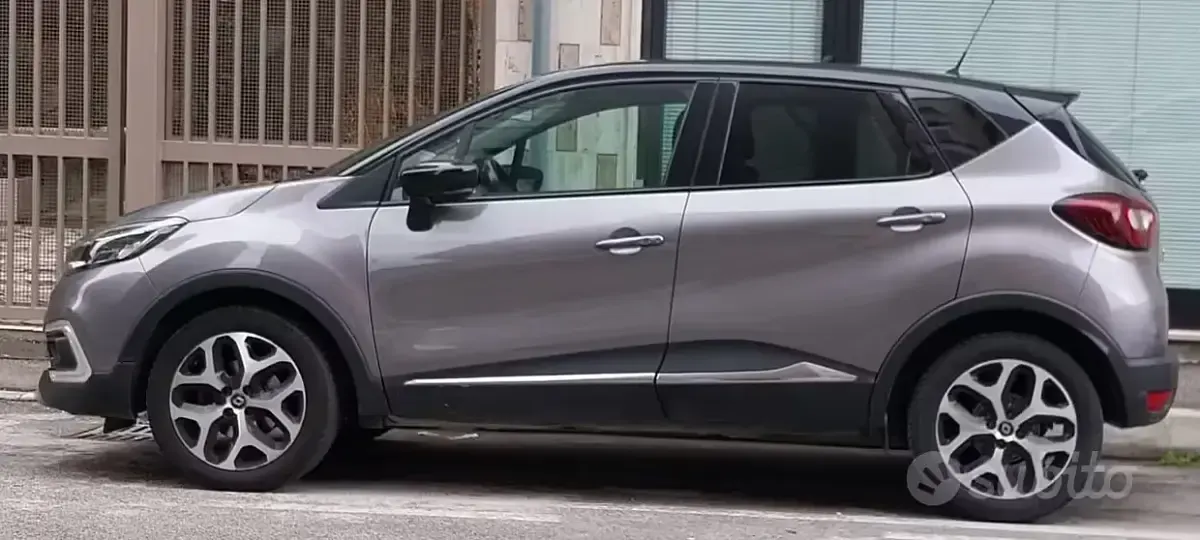 Usata Renault Captur 90 CV (66 kW) 2018 Grigio SUV
