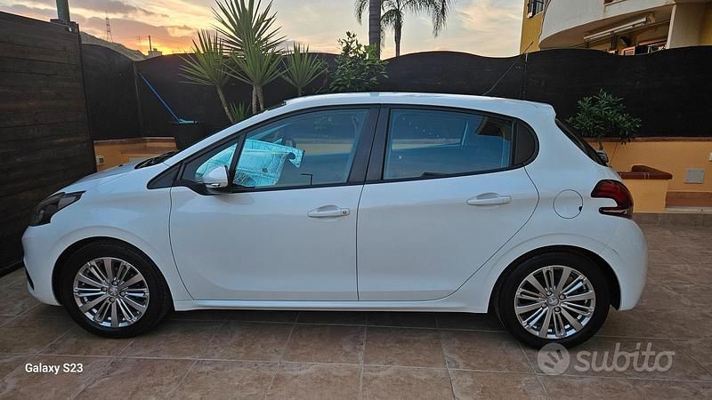 Usata Peugeot 208 82 CV (60 kW) 2017 Bianco Utilitaria