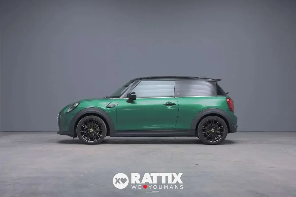 Usata Mini Cooper SE 135 kW (184 CV) 2022 Green metallic Utilitaria