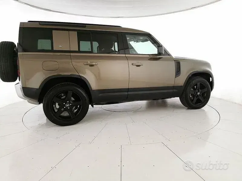 Käytetty Land Rover Defender 249 HP (183 kW) 2023 Ruskea Katumaasturi