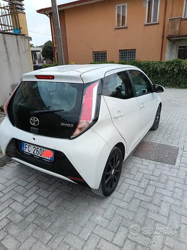 Usata Toyota Aygo 69 CV (50 kW) 2016 Utilitaria