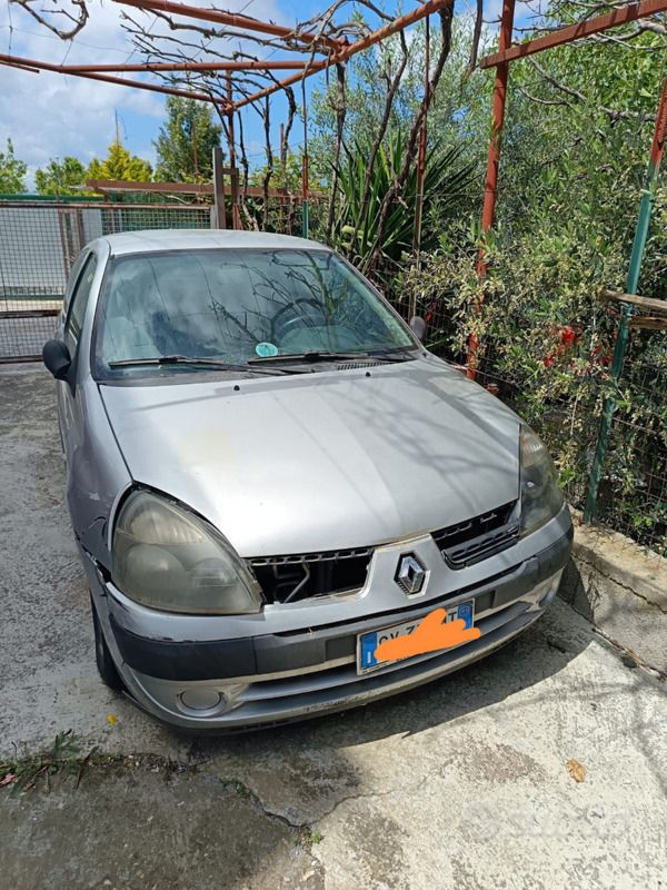 Usata Renault Clio II 65 CV (47 kW) 2005 Grigio Utilitaria