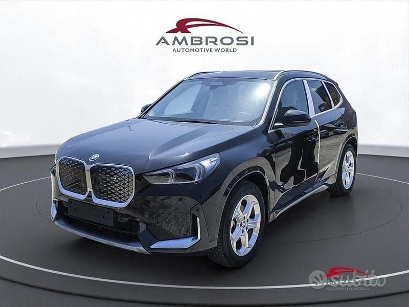 Bianco Nuova 2025 BMW iX1 xLine SUV | 34.194 € (Super prezzo) - Immagine 1/4