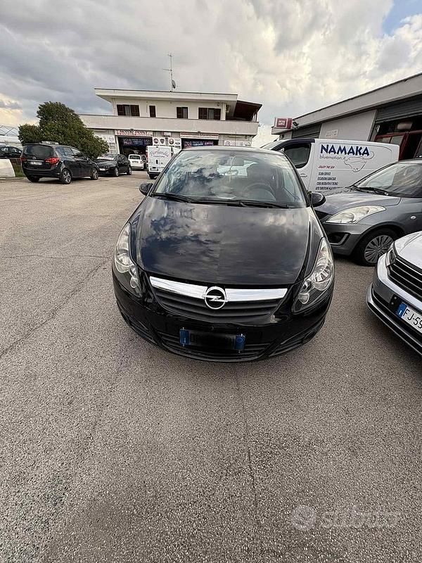 Nero Usata 2010 Opel Corsa Coupé | 1400 € (Ottimo prezzo) - Immagine 1/4