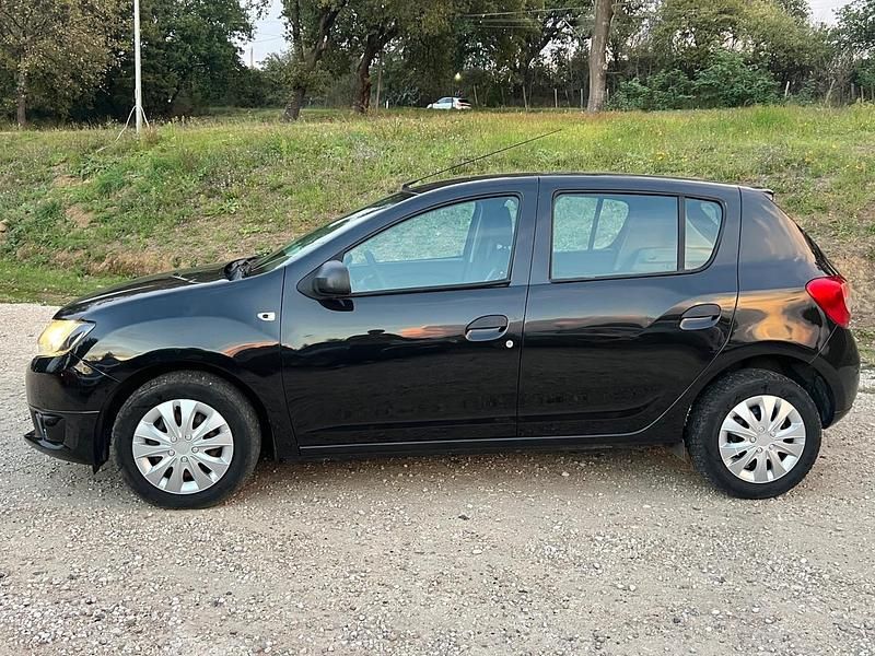 Usata Dacia Sandero Lauréate 75 CV (55 kW) 2013 Nero Utilitaria