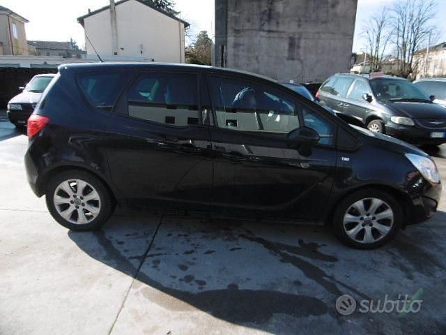 Usata Opel Meriva Cosmo 100 CV (73 kW) 2012 Nero Monovolume