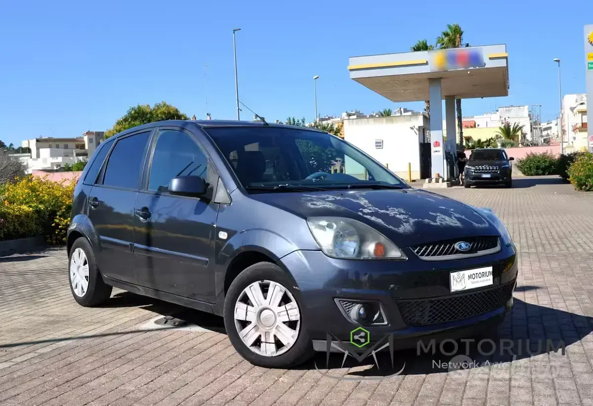 Usata Ford Fiesta 68 CV (50 kW) 2007 Nero Utilitaria