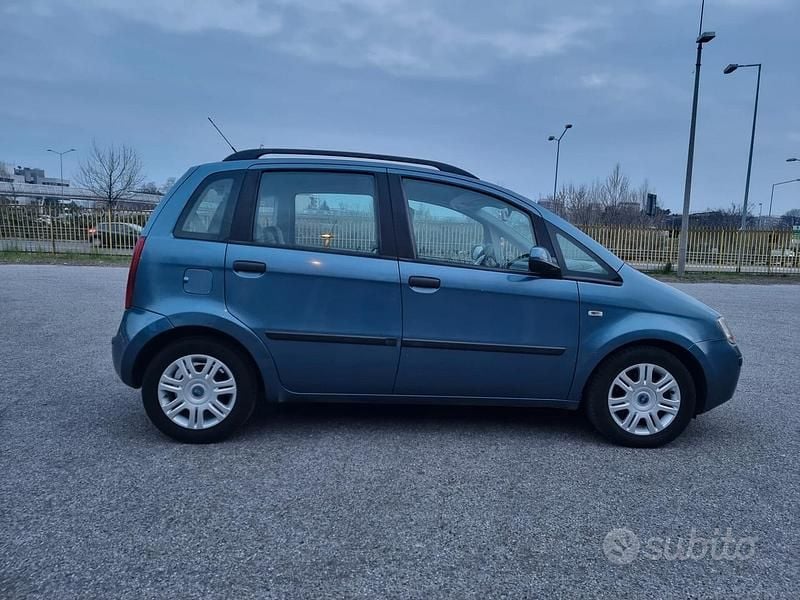 Usata Fiat Idea Emotion 101 CV (74 kW) 2005 Blu Monovolume