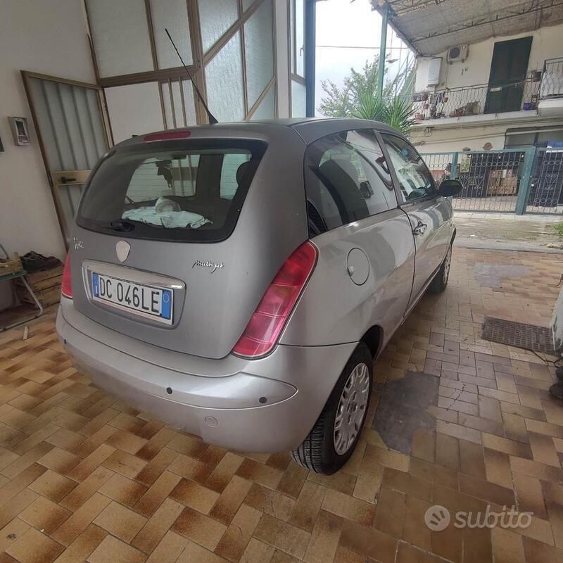 Usata Lancia Ypsilon 69 CV (50 kW) 2006 Grigio Utilitaria