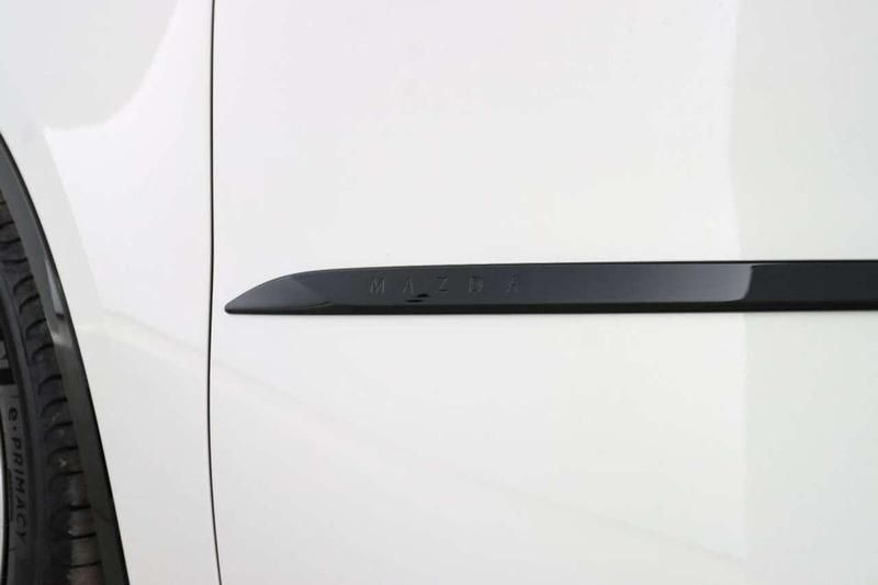 Nuova Mazda 6e Takumi-Line 180 kW (245 CV) 2026 Snowfalke white pearlescent Berlina