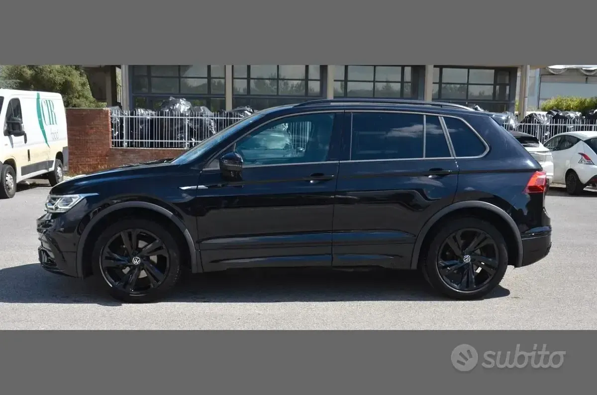 Usata VW Tiguan R-line 150 CV (110 kW) 2024 Nero SUV