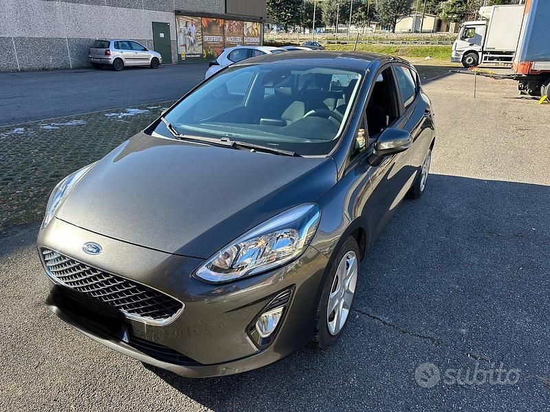 Usata Ford Fiesta 70 CV (51 kW) 2018 Grigio Utilitaria