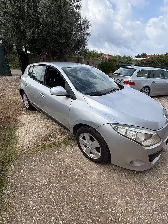 Usata Renault Mégane III 110 CV (80 kW) 2010 Grigio Berlina