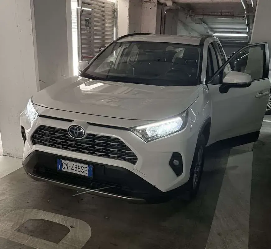 Usata Toyota RAV4 Hybrid Business Edition 178 CV (130 kW) 2023 SUV