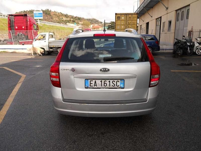 Usata Kia Ceed 90 CV (66 kW) 2010 Argento Utilitaria