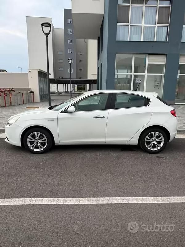 Usata Alfa Romeo Giulietta Distinctive 105 CV (77 kW) 2012 Utilitaria