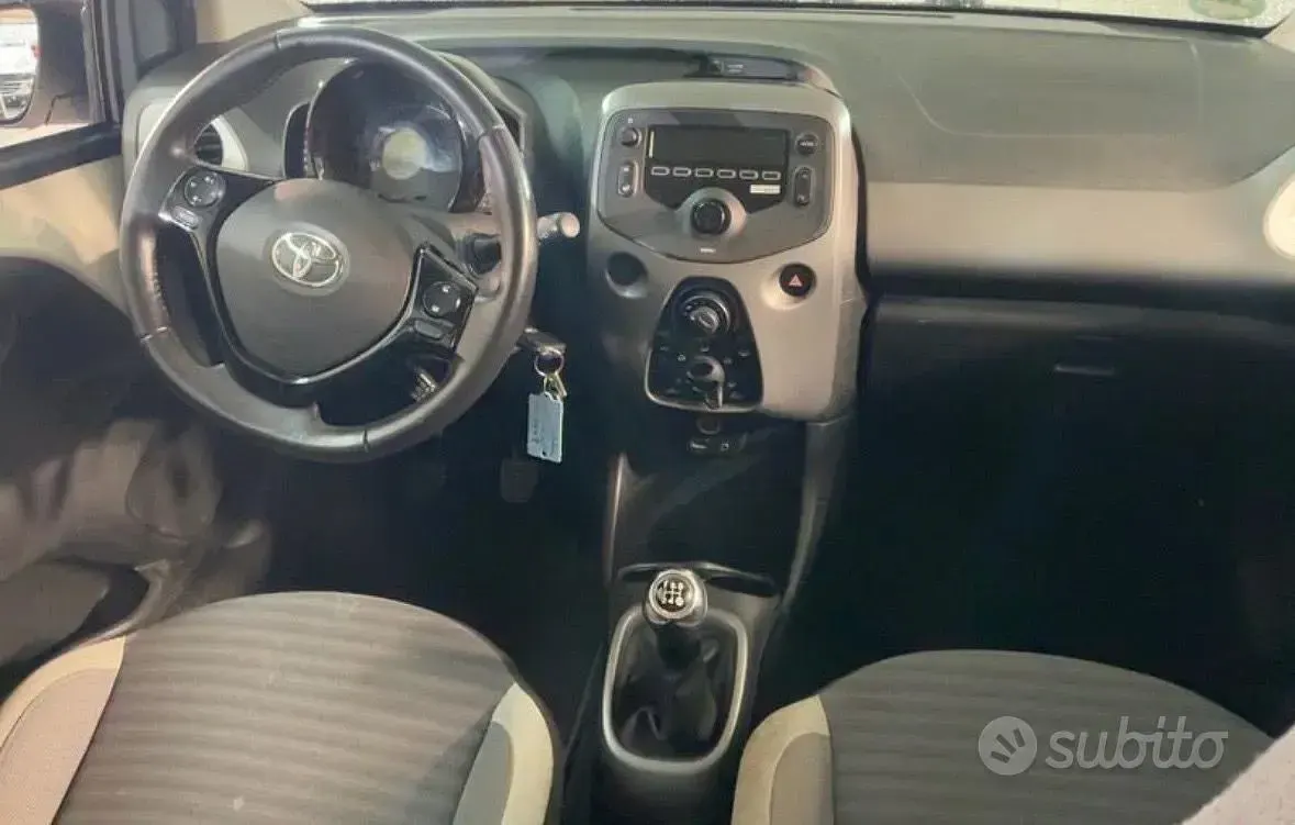 Usata Toyota Aygo 69 CV (50 kW) 2019 Bianco Utilitaria