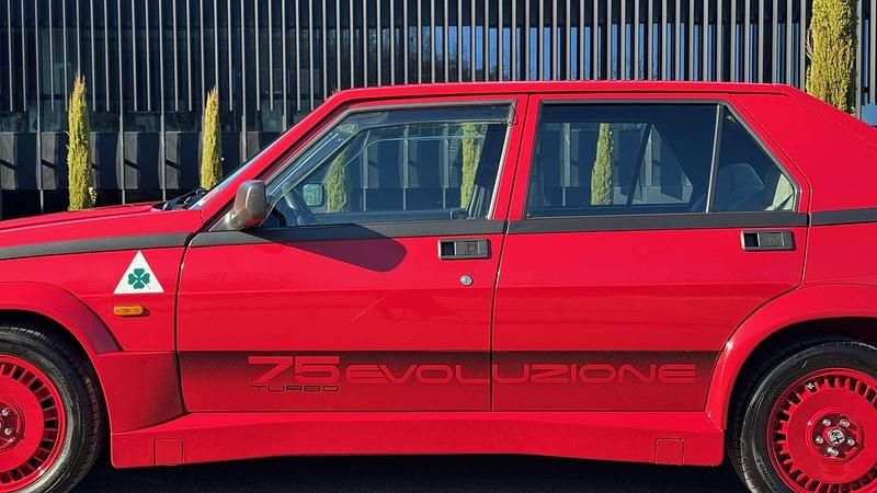 Usata Alfa Romeo 75 155 CV (114 kW) 1987 Rosso Berlina