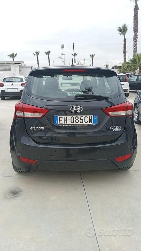 Begagnad Hyundai i20 90 HK (66 kW) 2012 Blå Halvkombi