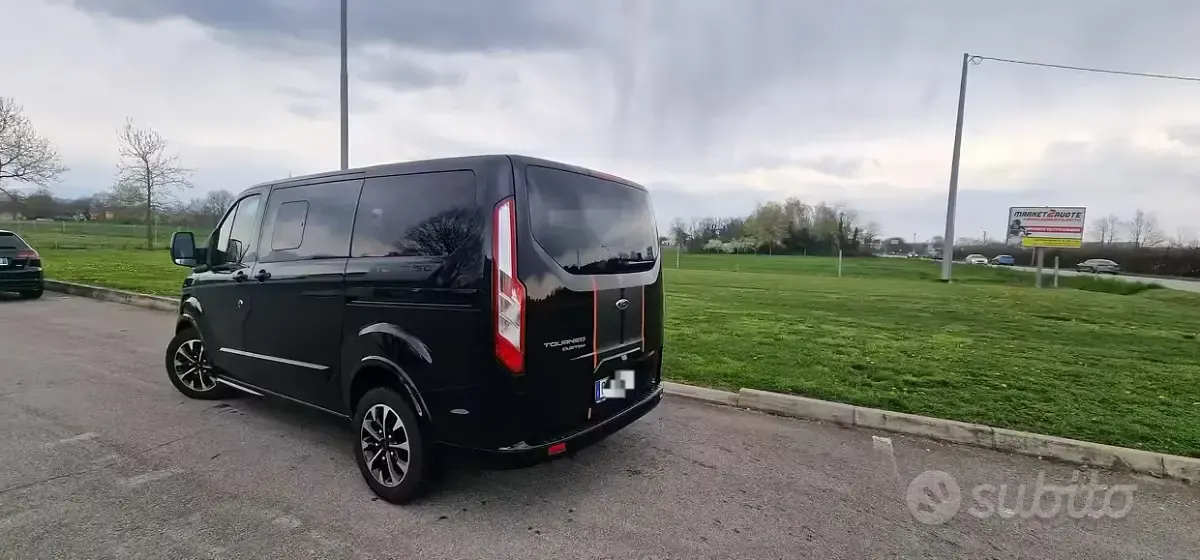 Usata Ford Tourneo Sport 185 CV (136 kW) 2020 Nero Monovolume