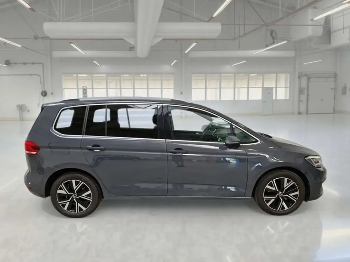 Usata VW Touran Executive 150 CV (110 kW) 2021 Grigio Monovolume