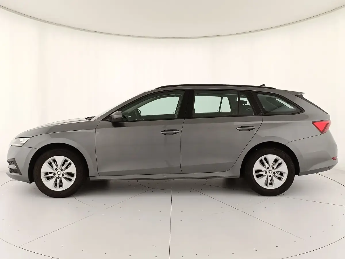 Usata Skoda Octavia Executive 110 CV (80 kW) 2023 Grigio Station wagon