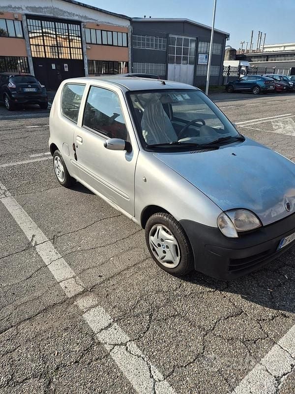 Usata Fiat 600 54 CV (39 kW) 2005 Grigio Utilitaria