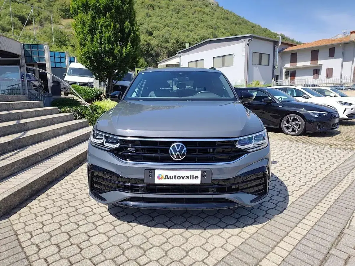 Usata VW Tiguan R-line 150 CV (110 kW) 2023 Grigio SUV