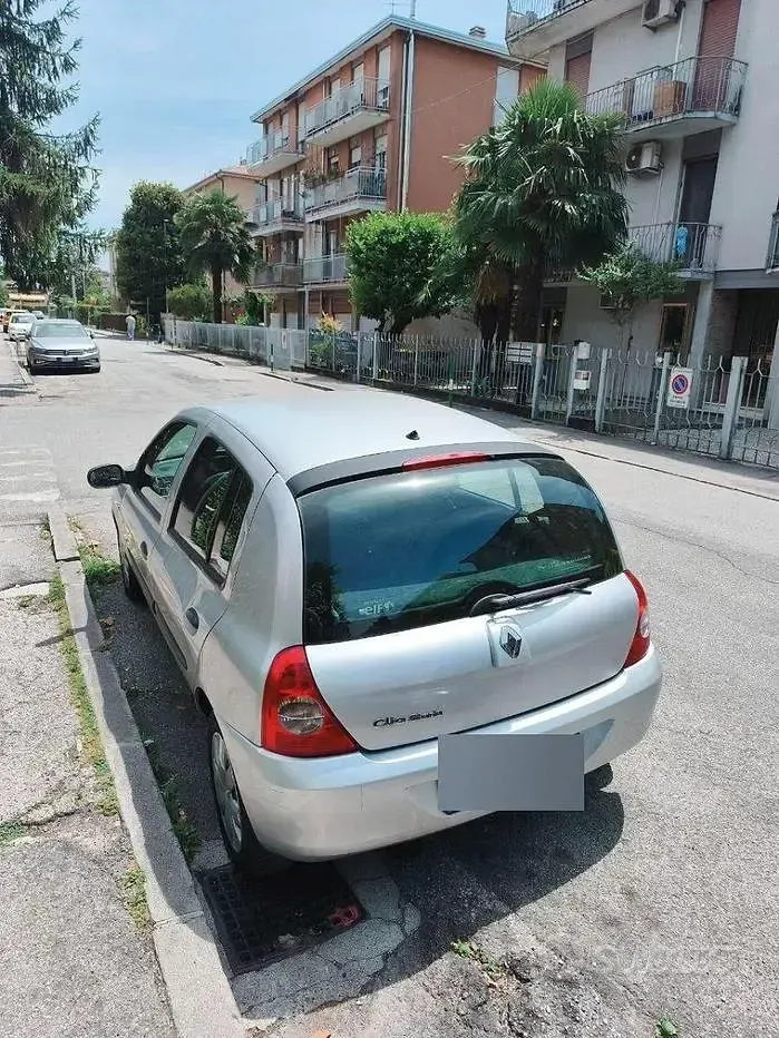 Usata Renault Clio II 58 CV (42 kW) 2008 Grigio Berlina